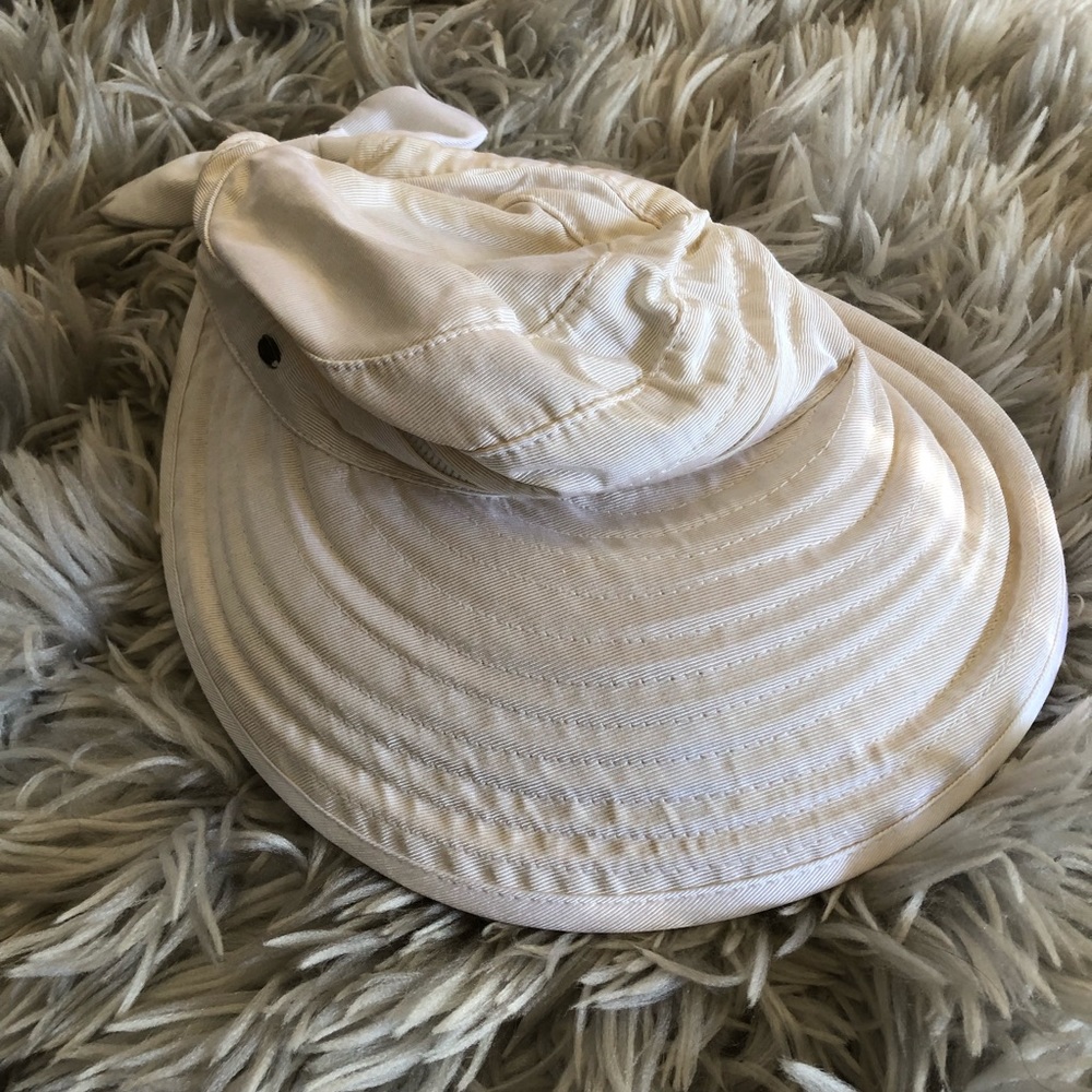 Beige visor hat